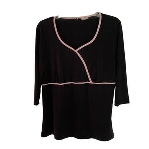 Black three-quarter sleeve top trimmed in pink, 95% polyester, 5% spandex L
C